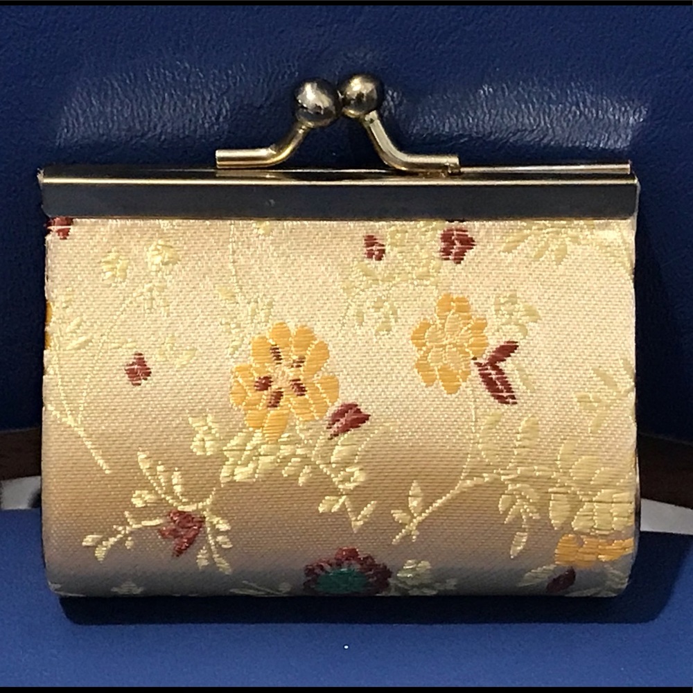 Silk floral kisslock coin purse - Picture 2 of 16